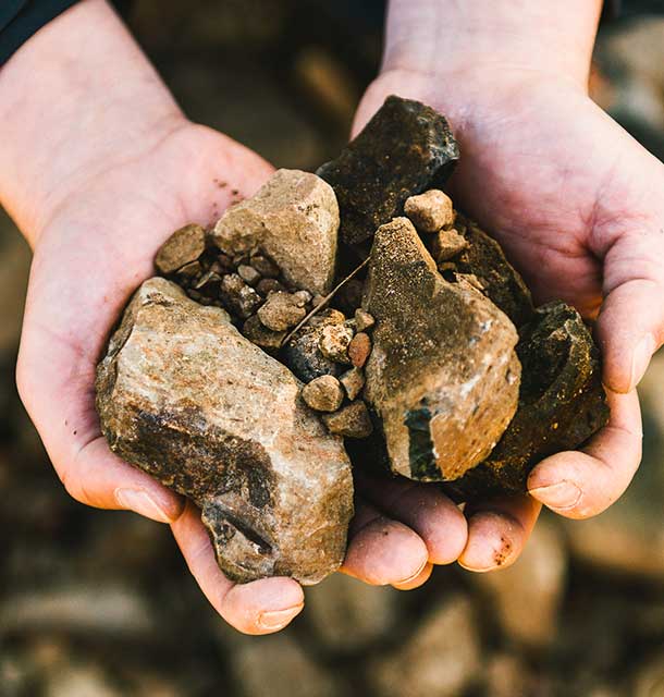 Doneland Obsidian Syrah: handful of obsidian rock. ©Donelan Wines